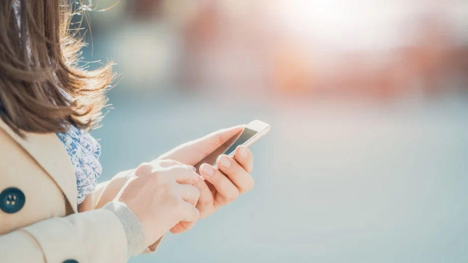 Роумингът в ЕС ще поевтинее още от май 2019 г.