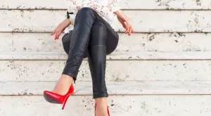 4 стилни начина да носите кожен панталон тази есен