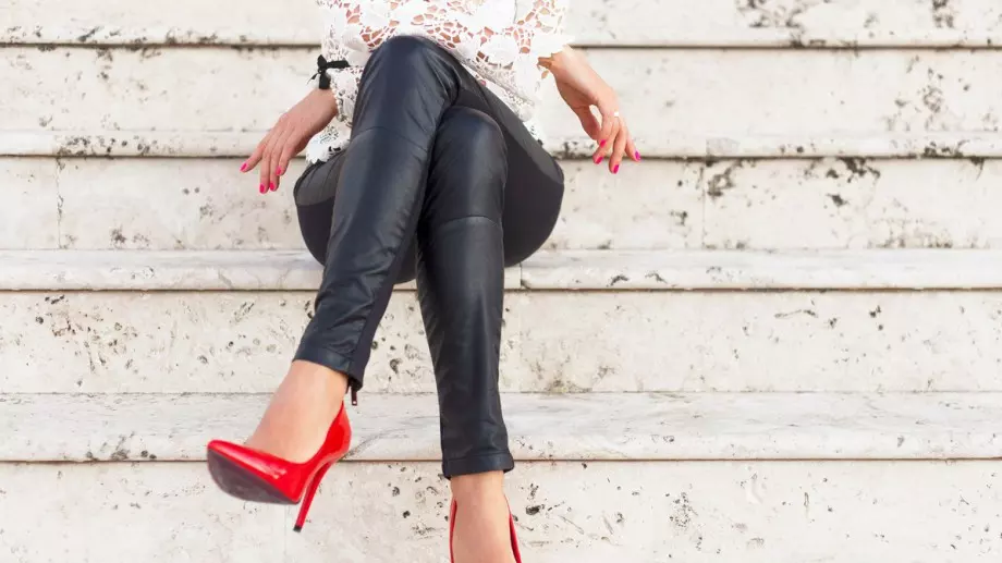 4 стилни начина да носите кожен панталон тази есен