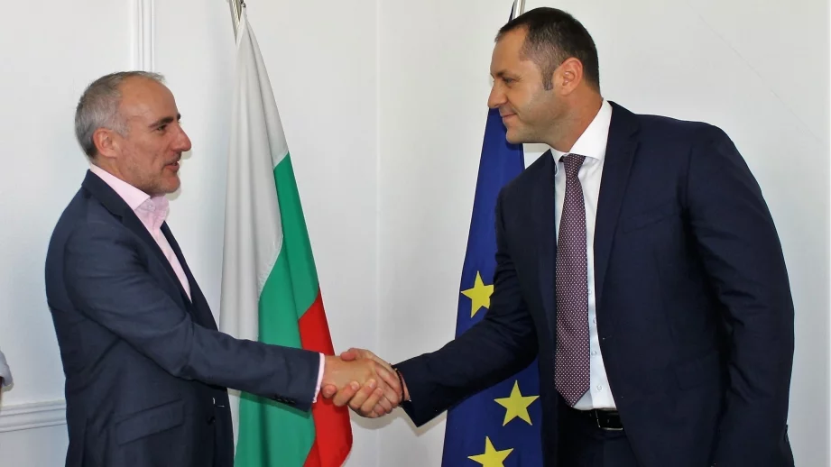 Официално: Financial Times стъпва в България 