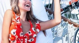 Бременната Алекс Петканова показа наедряло коремче (снимки)