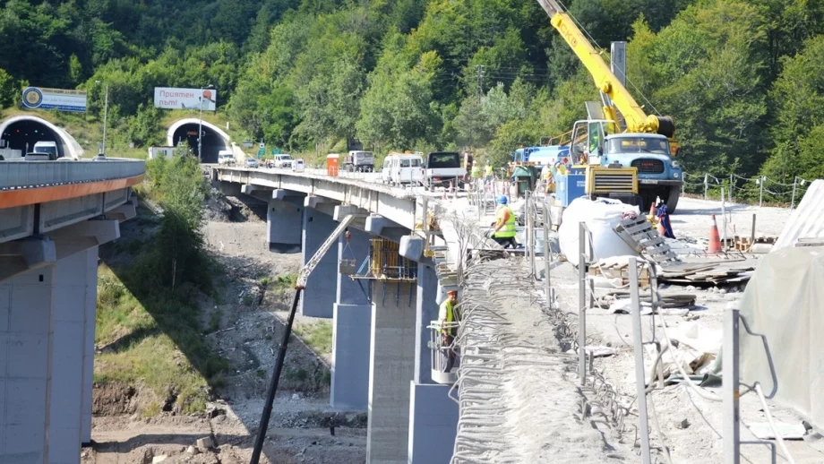 Ремонтите по "Хемус" продължават и през лятото