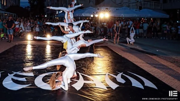 Мегами Клуб разтърси Пловдив с атрактивен флашмоб пред 1500 човека 