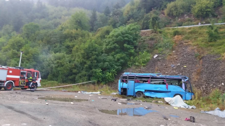 Пътниците от преобърналия се автобус ще получат обезщетения, увери застраховател