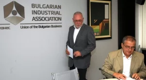 Шефът на БСК за ден смекчи критичния тон към властта