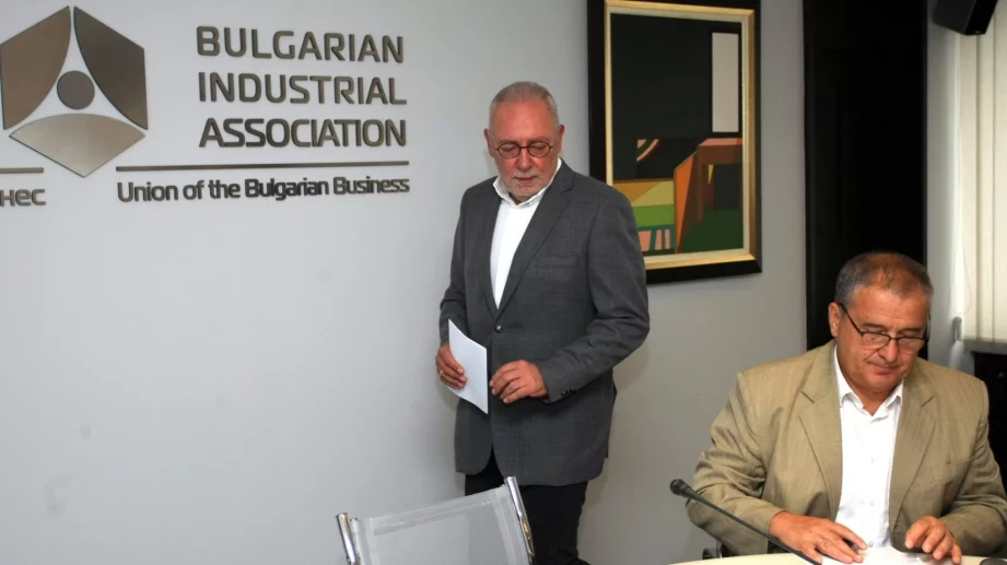 Шефът на БСК за ден смекчи критичния тон към властта