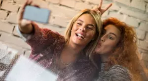 Селфитата генерират CO2 като авиокомпаниите