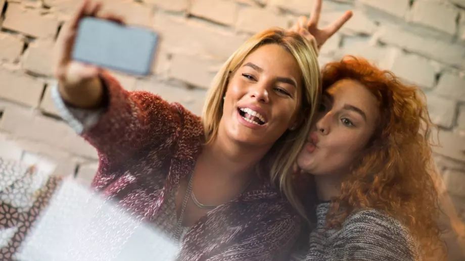 Селфитата генерират CO2 като авиокомпаниите