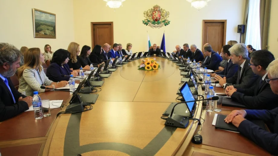 Правителството ще похарчи 2 млрд. лева само за 2 месеца