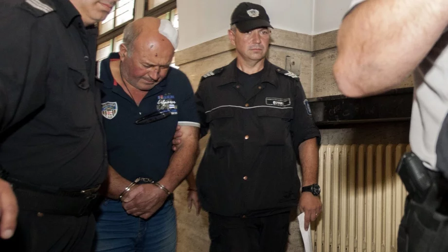 Адвокатът на шофьора на преобърналия се автобус: Виновна е държавата