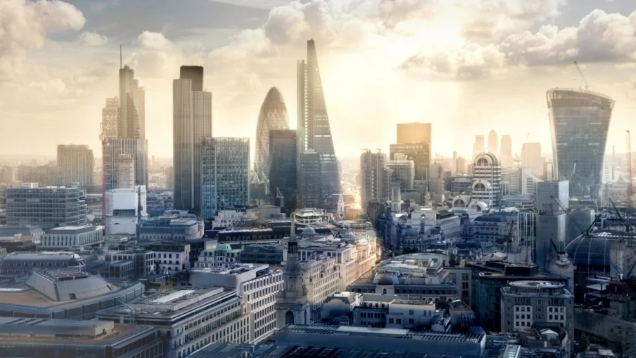 Цените на имотите в Лондон падат, а може и направо да се сринат 