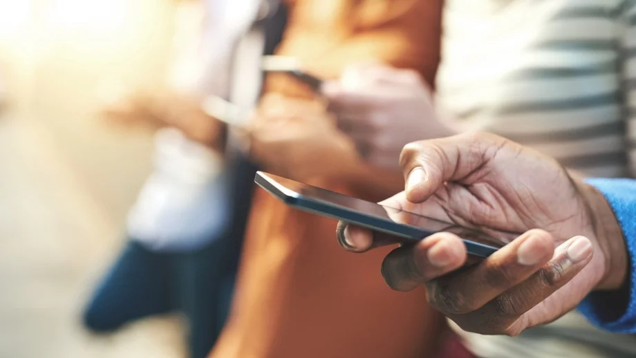 Смартфоните с големи екрани стават господари на пазара през 2022 г. 