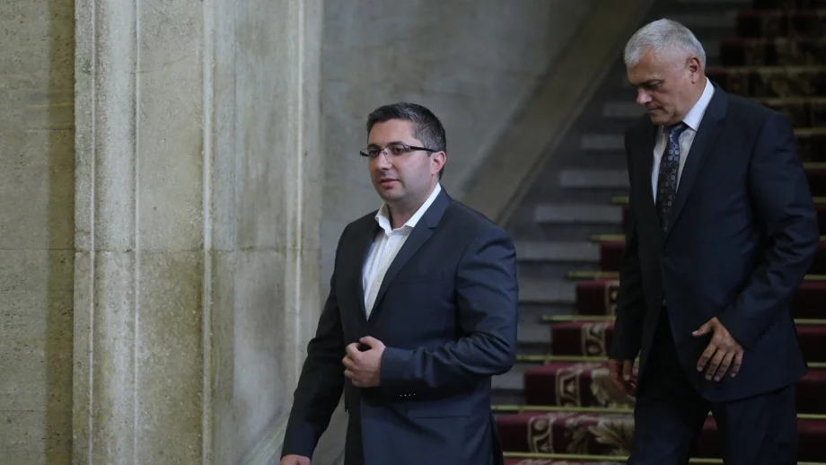 Николай Нанков не смята да оттегля оставката си