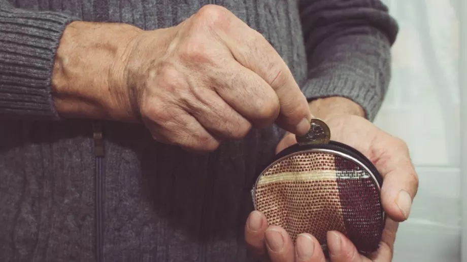 Обсъждат 3 варианта за вдигане на пенсиите