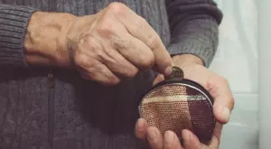 Намаляват държавната пенсия