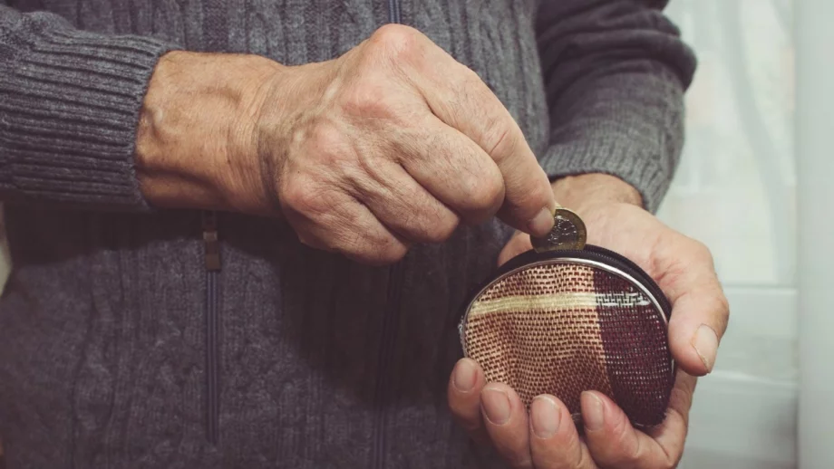 Най-ниските пенсии са в България, а ето колко взимат европейските пенсионери