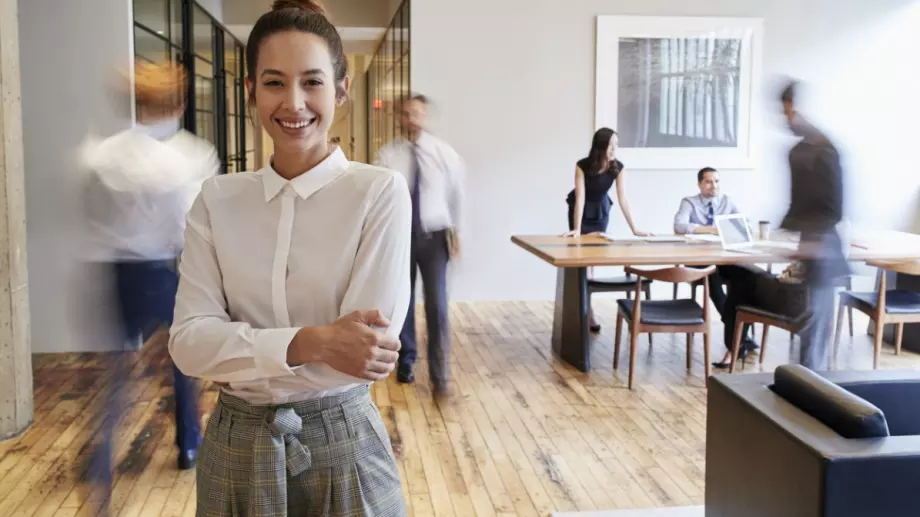 Дамски елегантни комплекти: 5 идеи как да сте стилни през лятото в офиса 