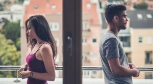 Фалшиви момичета, фалшива любов