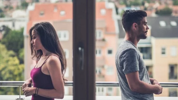 Фалшиви момичета, фалшива любов