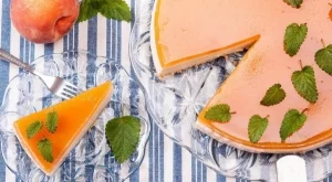 Чийзкейк без печене с праскови