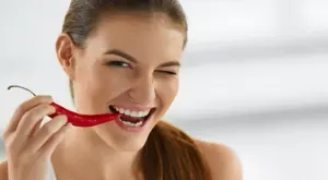 Какво се случва с тялото, когато ядете люто