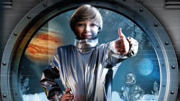 Стивън Хокинг и дъщеря му разказват за спътниците на Юпитер в детска книга 