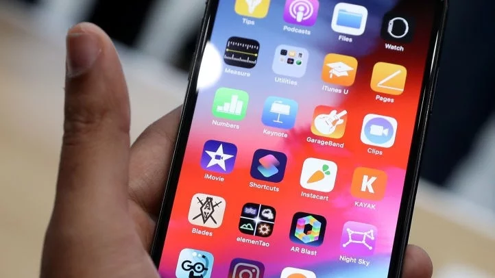 Apple ще свие производството на iPhone с 10%