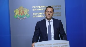 Появиха се твърдения за имотна схема и на зам-министъра на икономиката Александър Манолев