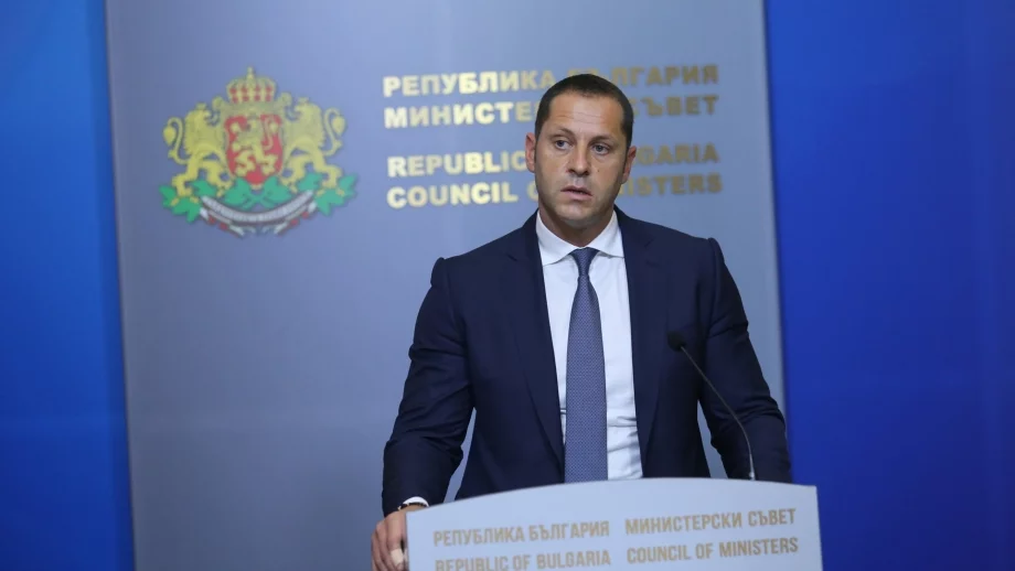 Александър Манолев подаде оставка