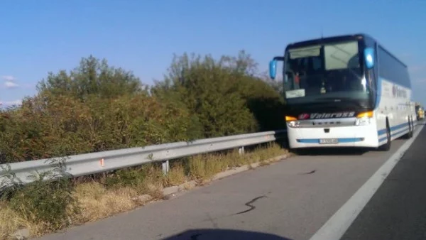 Заради неиздаден билет за 1 лев, данъчни запечатаха автобус