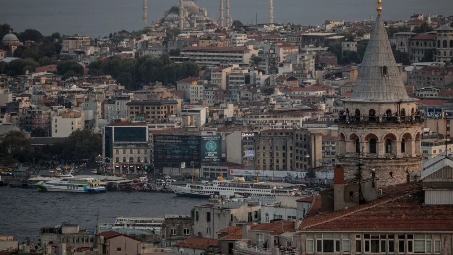 Хиляди българи ходят да пазаруват в Турция заради поевтинелите стоки