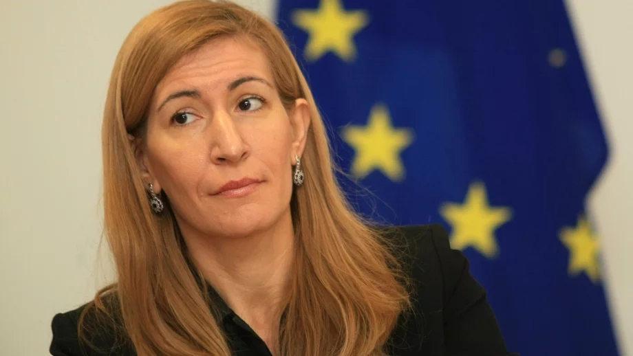 Ангелкова след скандал с израелски туристи: Осъждаме проявите на грубо отношение