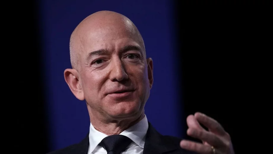 Безос спечели 13 млрд. долара за 15 минути, отново е най-богат