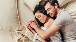 Обич е онази топла прегръдка, която може да ме стопли дори в най-студените вечери   