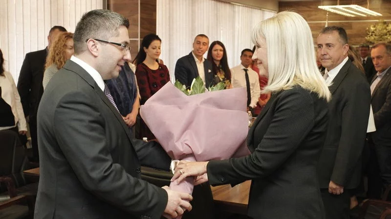 Новият регионален министър кани стария да ѝ бъде заместник