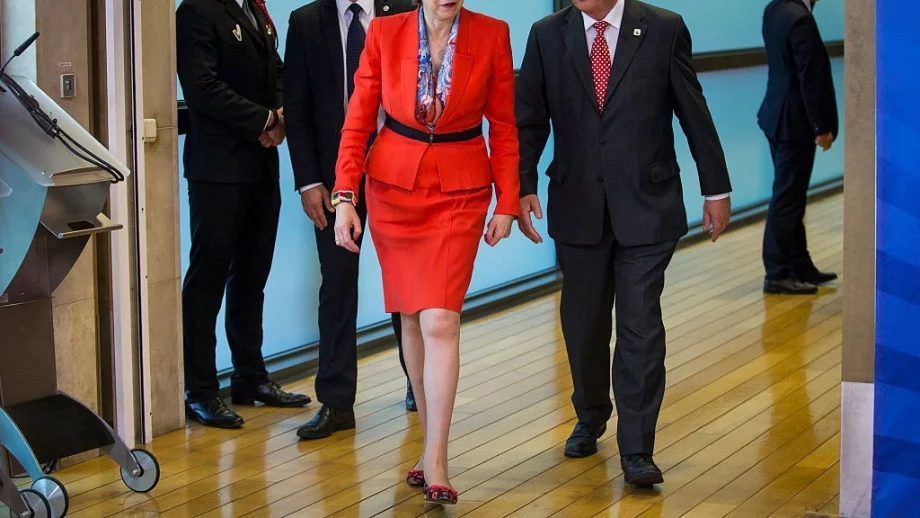 Юнкер: Преговорите за Brexit са като ухажване на таралежи