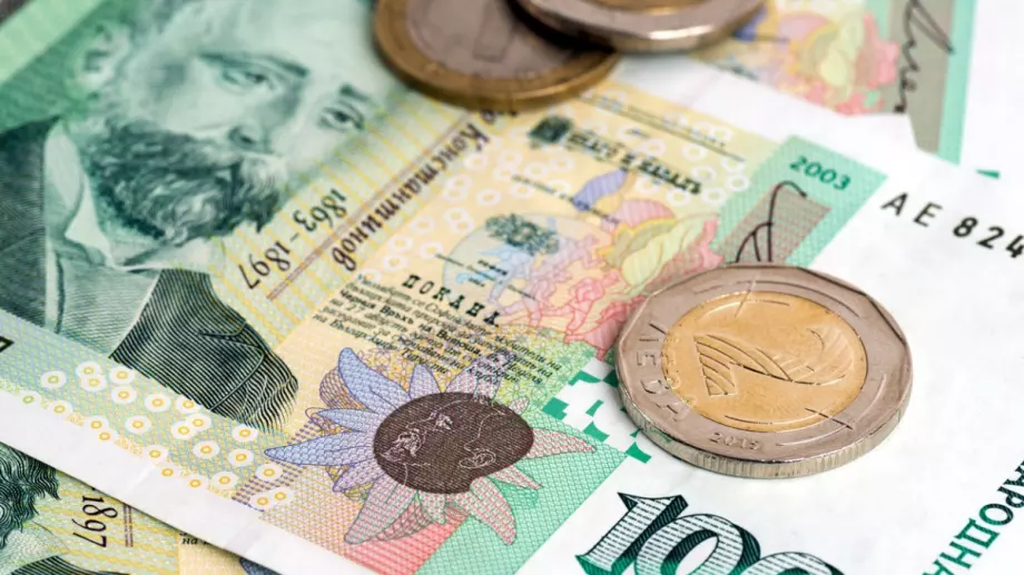 Бизнесът иска работниците сами да си плащат осигуровките