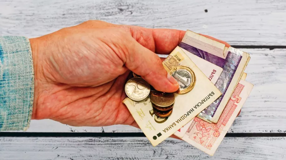 Вдигането на минималната пенсия крие голям риск