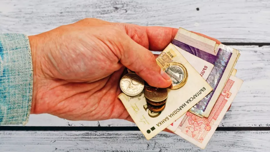 Изплащат 120-те лв. за храна на пенсионерите