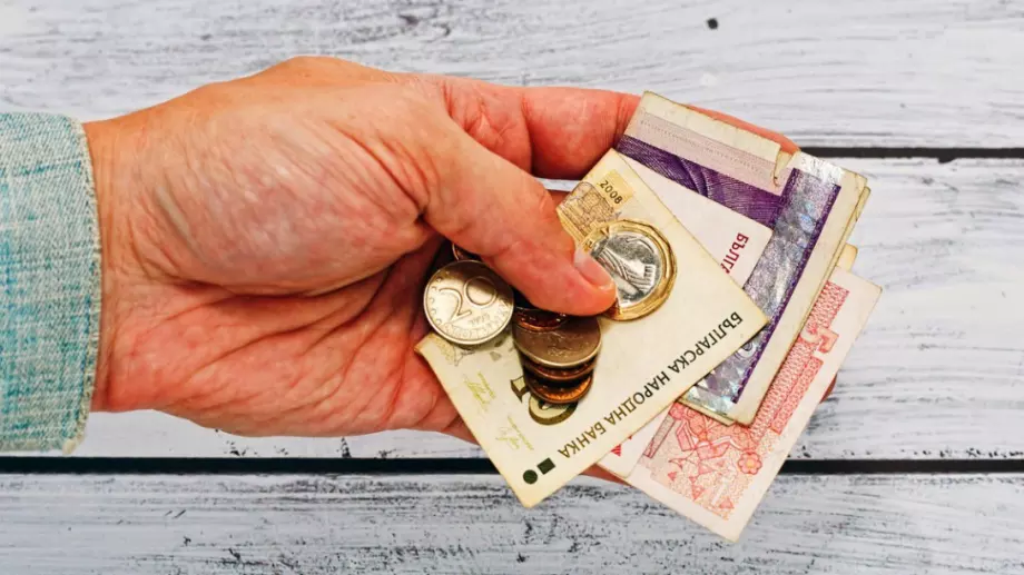 Запорираха хиляди пенсии в пандемията