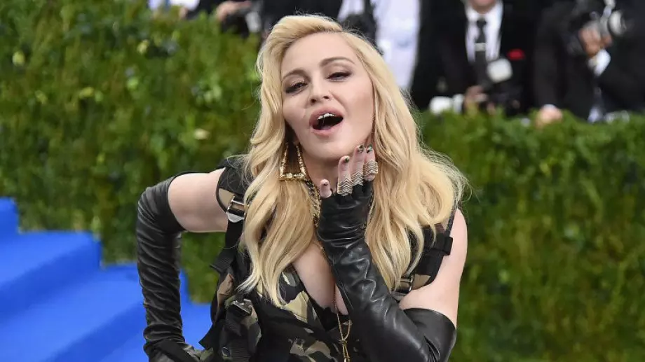 Мадона лъсна гола на 61 (СНИМКА)