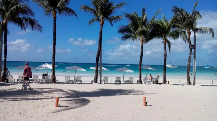 Филипините отварят врати за ваксинирани туристи