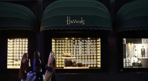Разследват жена, похарчила 16 млн. паунда в известния лондонски магазин Harrods