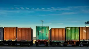 Измама за милиони: Вместо мед, компания получи боядисани камъни