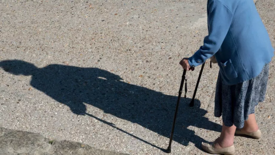 България е сред страните в ЕС с най-малки държавни разходи за социална защита