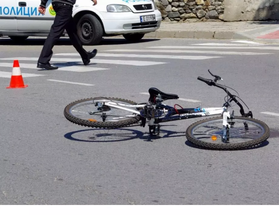 Велосипедист пострада тежко след катастрофа с мотор в София