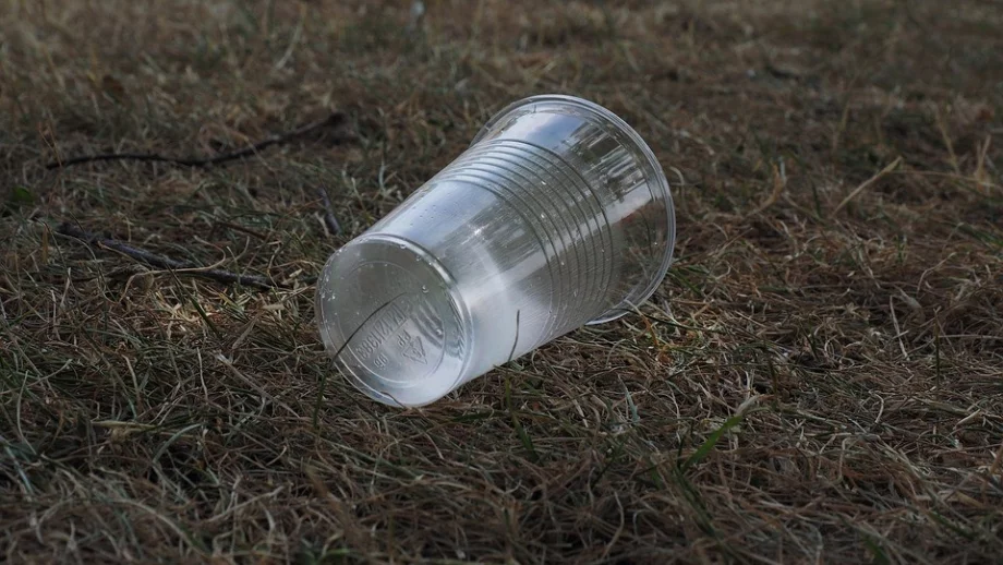 Готов ли е българинът да плаща повече за кафе заради такса "пластмаса"?