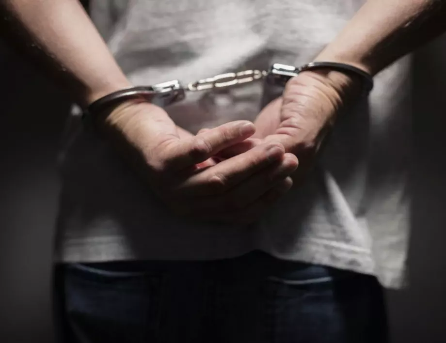 Арестуваха полицаи при акция срещу наркогрупа в София 