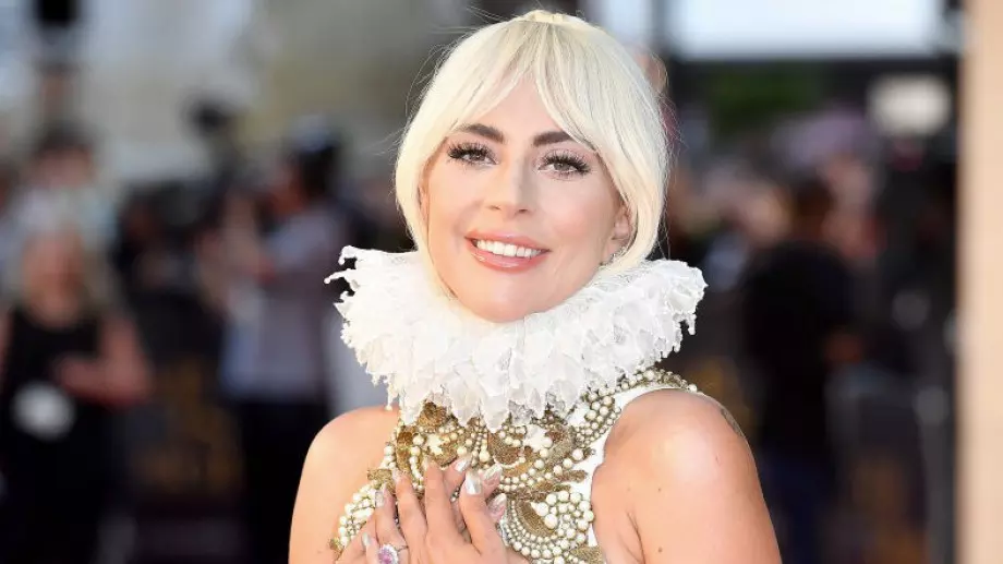 Лейди Гага се съблече за Vogue (СНИМКИ)