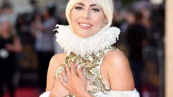 Лейди Гага потвърди, че е сгодена